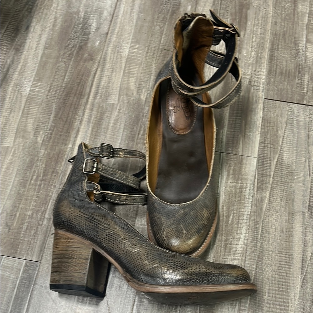 Freebird Brown (and Gold?) Randy - size 9